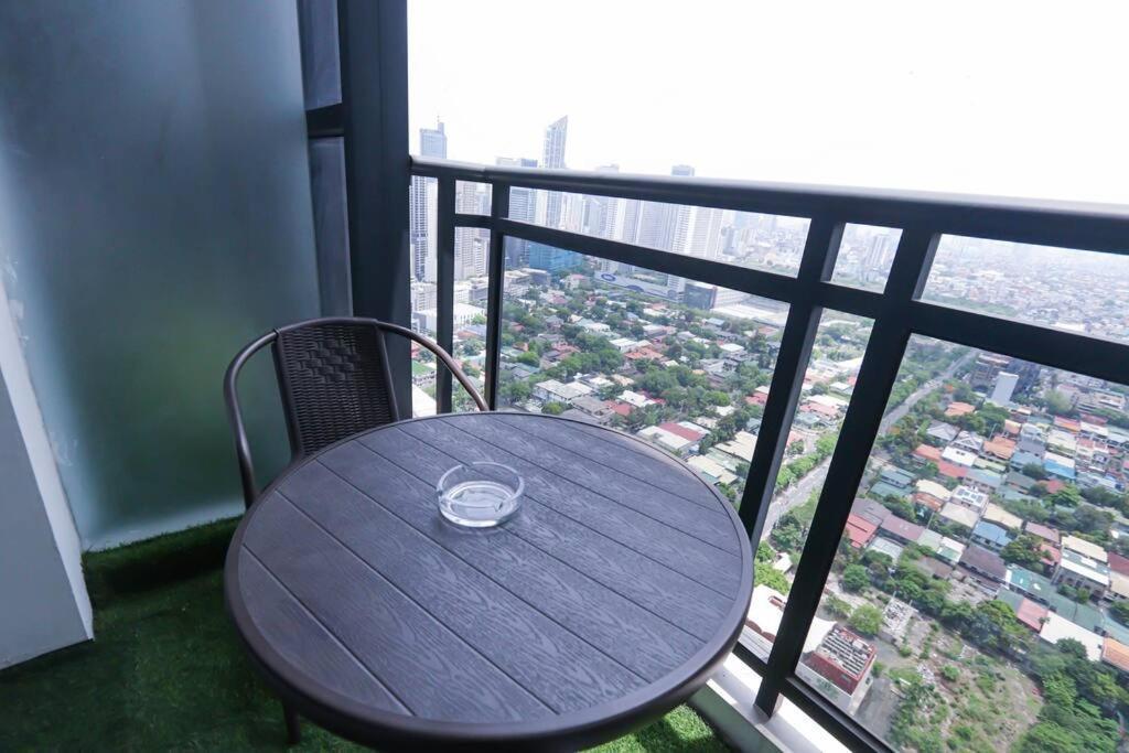 Apartment Spacious And Cozy 2 Bedroom In The Gramercy Poblacion Manila