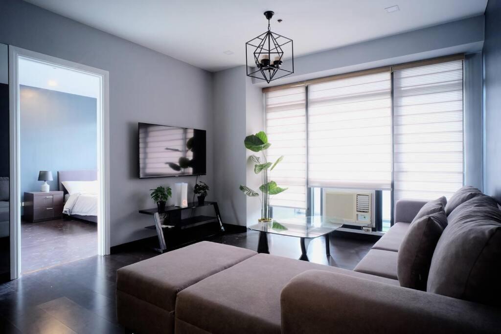 Spacious And Cozy 2 Bedroom In The Gramercy Poblacion *