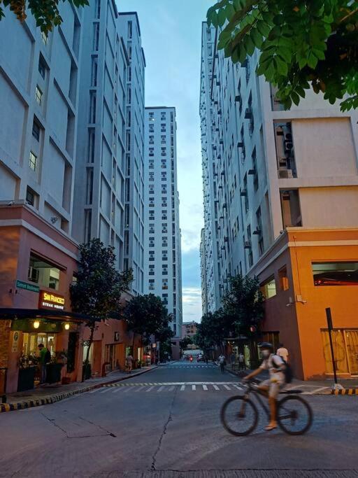 Away From Near Edsa * Manila