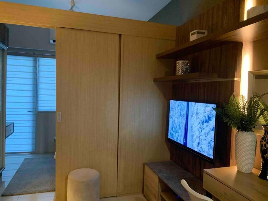Dandelion 1 Bedroom With Balcony Apartment *