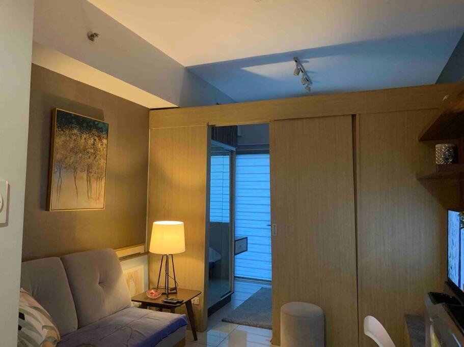 Dandelion 1 Bedroom With Balcony Manila