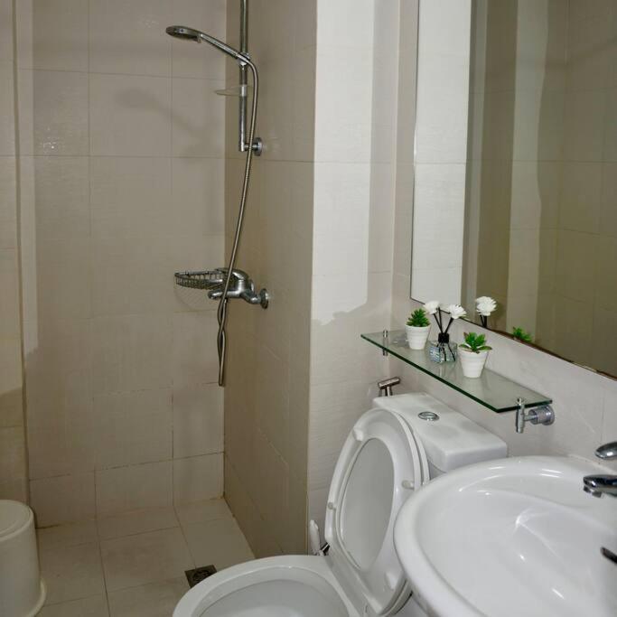 Gabila Staycation At Azure Apartment