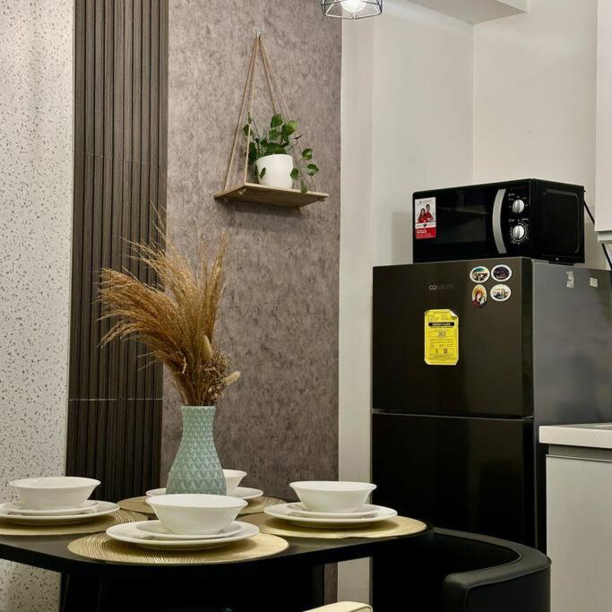 Gabila Staycation At Azure Apartment Manila