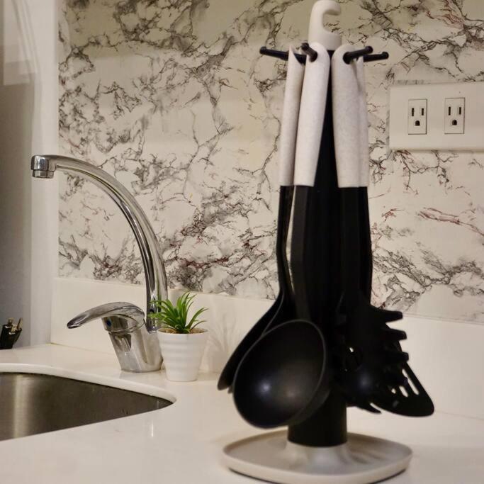 Gabila Staycation At Azure Apartment Manila