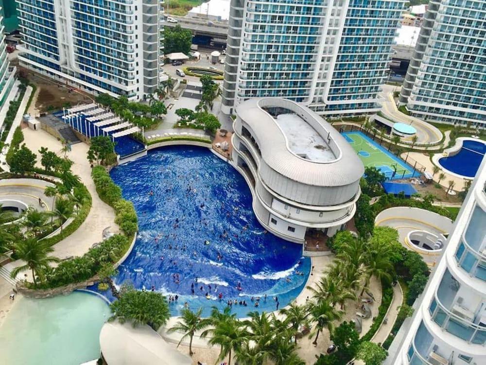 Gabila Staycation At Azure Manila
