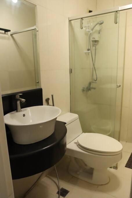 Apartment Great Luxury In Mckinley Manila