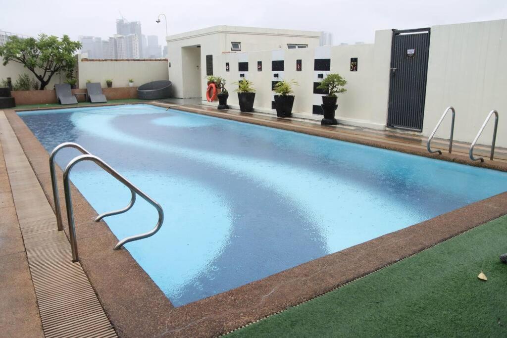 Apartment Great Luxury In Mckinley Manila