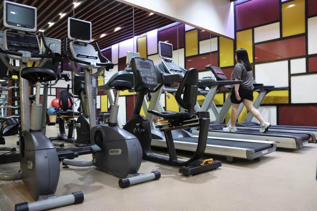 Apartment Great Luxury In Mckinley Manila
