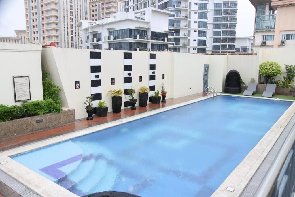 Apartment Great Luxury In Mckinley Manila