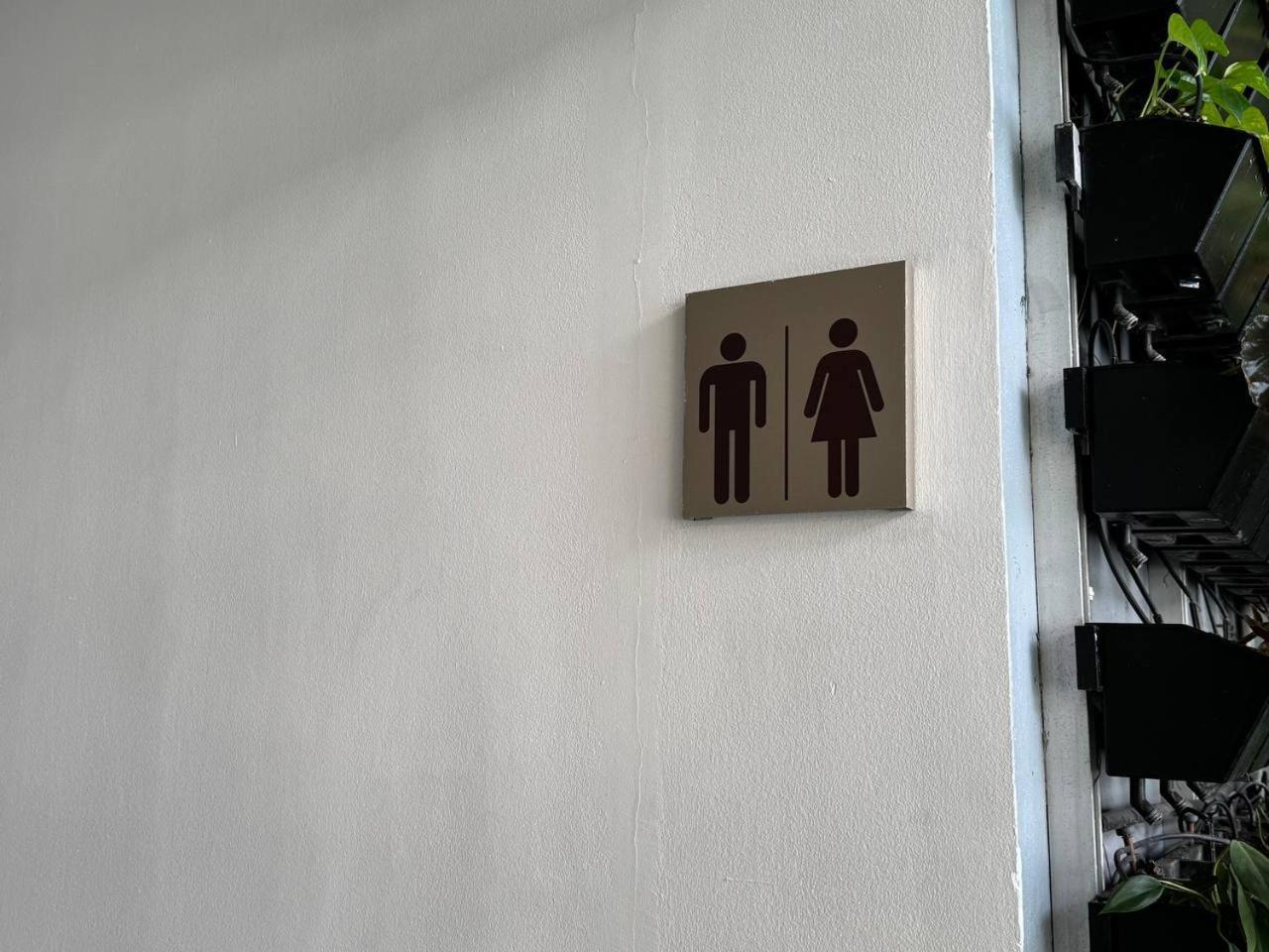 Apartment In Makati With Fast Wifi, Free Pool, Netflix And Own Balcony Manila