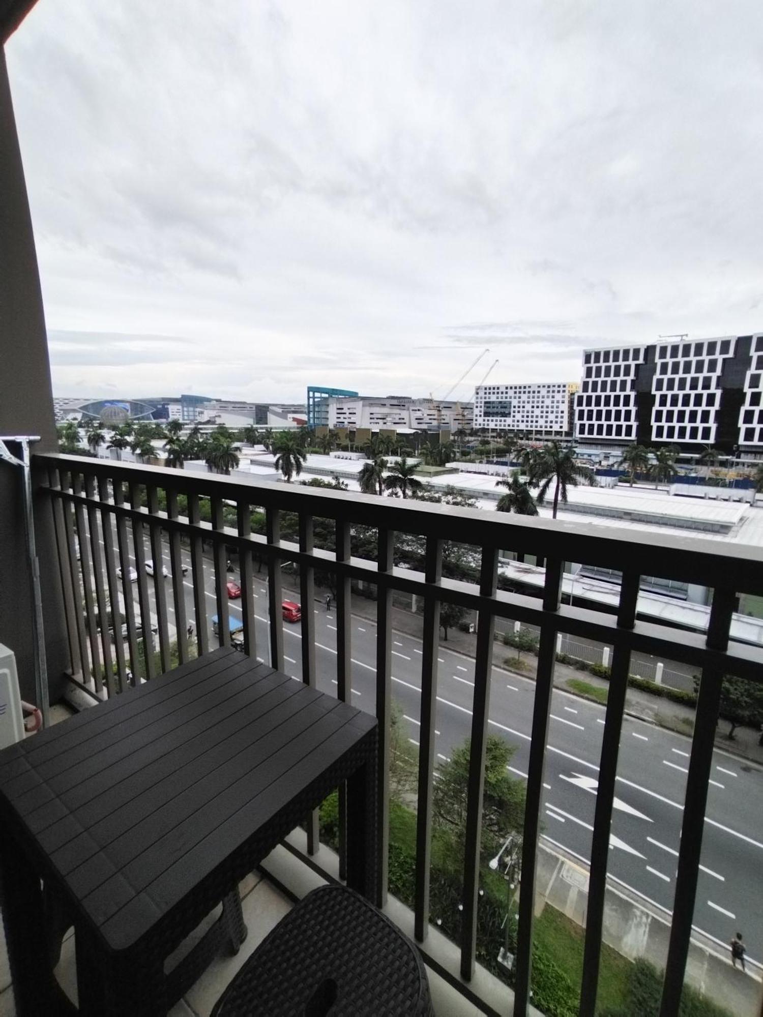 2 Bunk Bed At Shore Residences Near Moa Airport Worldtrade Center Picc Apartment