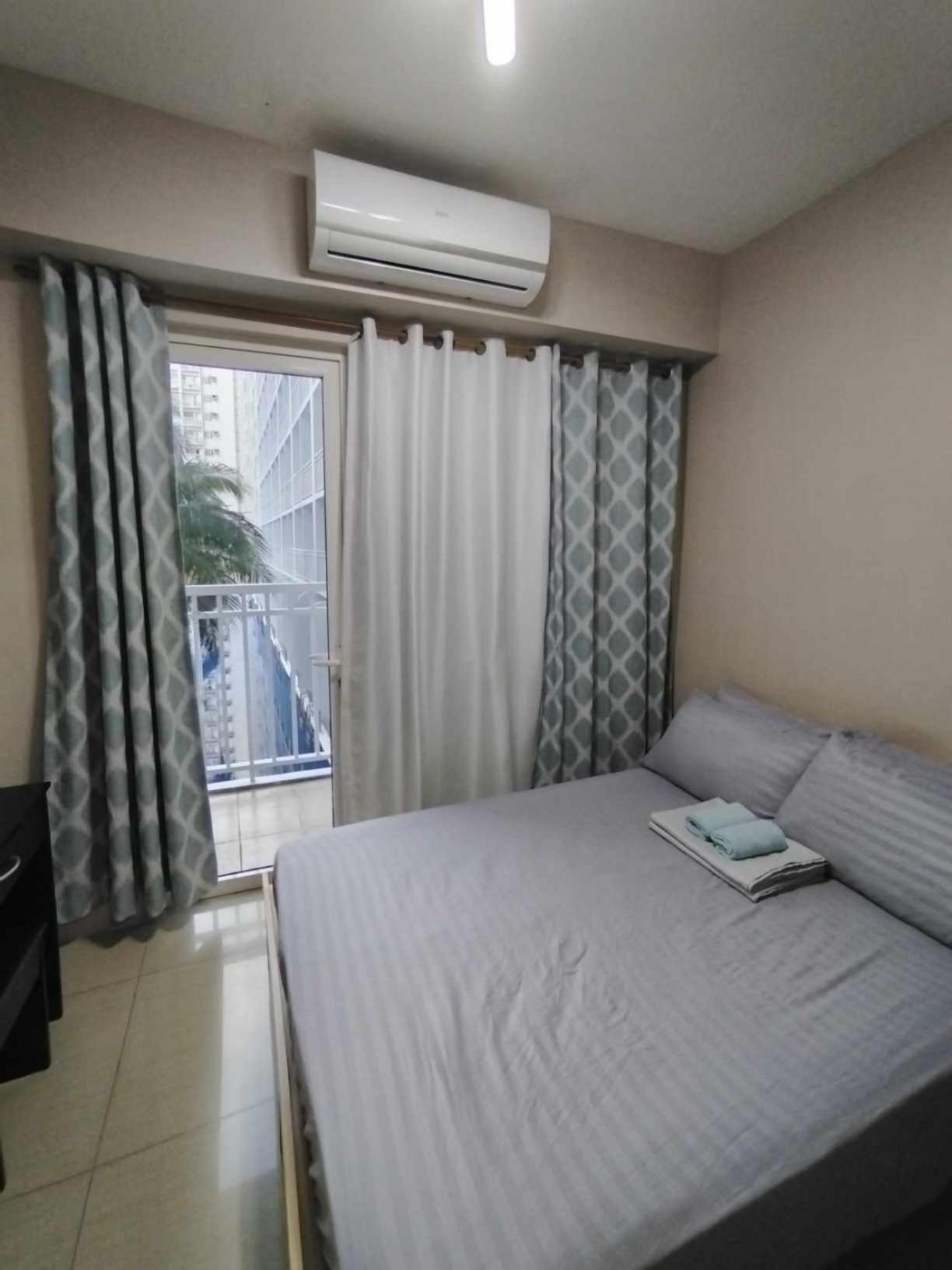 Livora - 1 Bedroom With Balcony At Shore 1 Residences Mall Of Apartment Manila