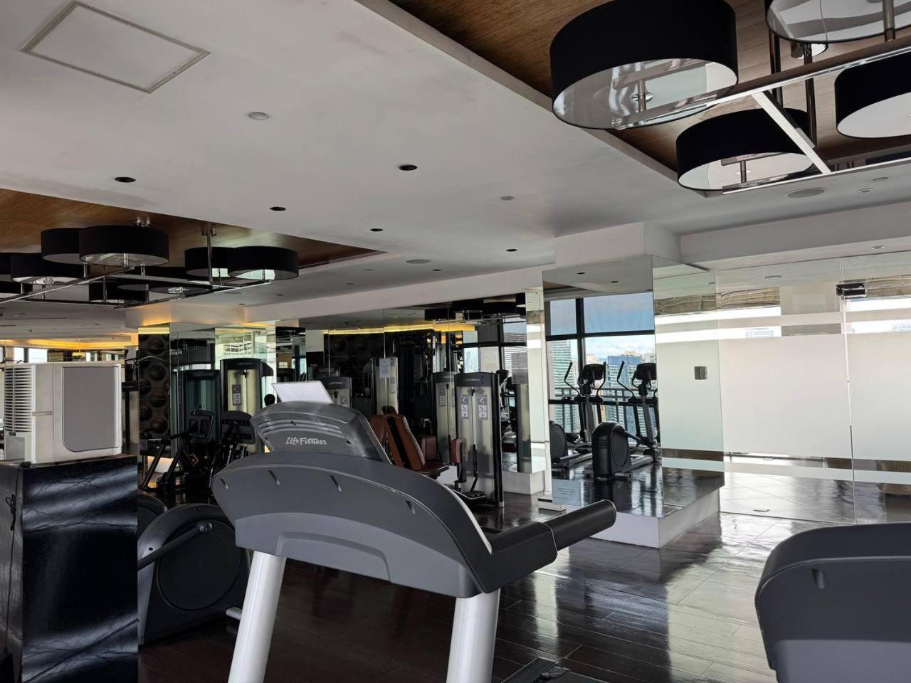 Quiet With Fast Wifi, Own Balcony, Pool And Gym