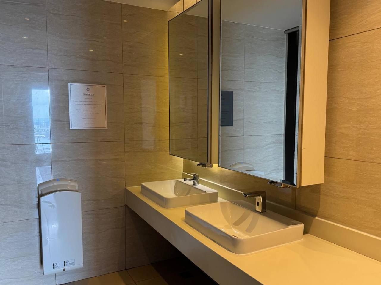 Apartamento Quiet With Fast Wifi, Own Balcony, Pool And Gym Manila