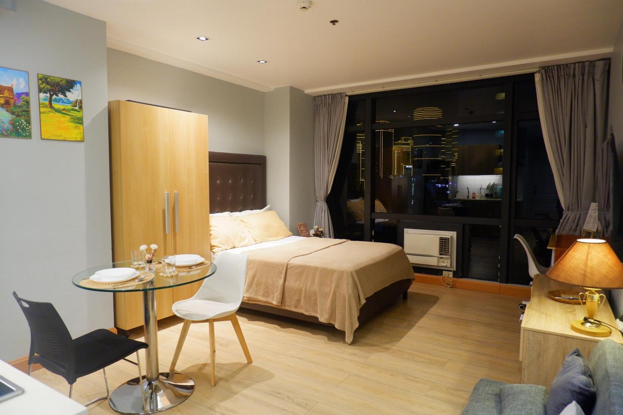 Quiet With Fast Wifi, Own Balcony, Pool And Gym Manila