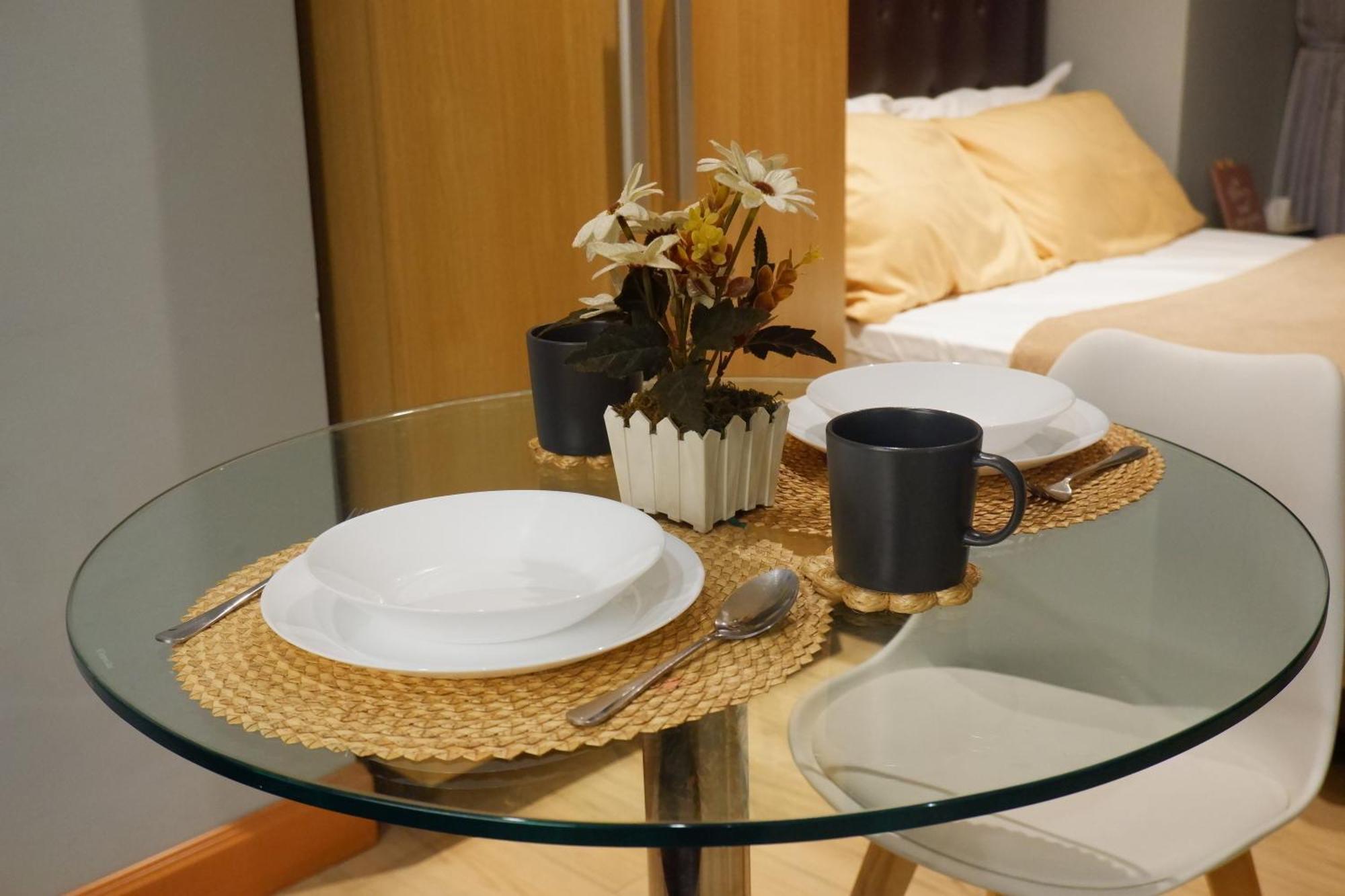 Quiet With Fast Wifi, Own Balcony, Pool And Gym Manila