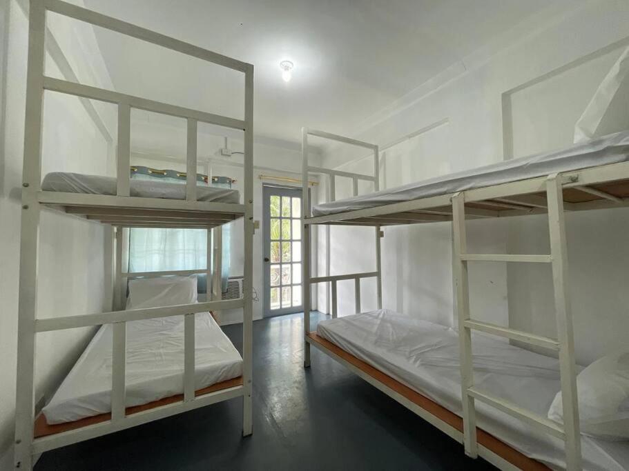 Lawton Residences 2j - 4 Pax * Manila