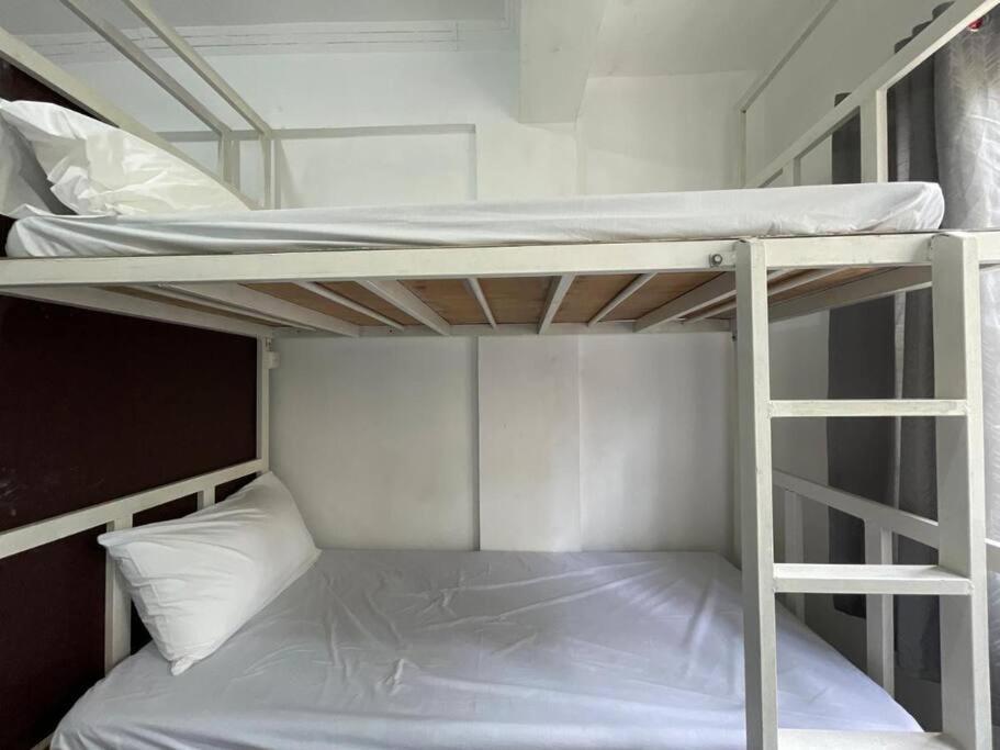 Apartment Lawton Residences 2j - 4 Pax