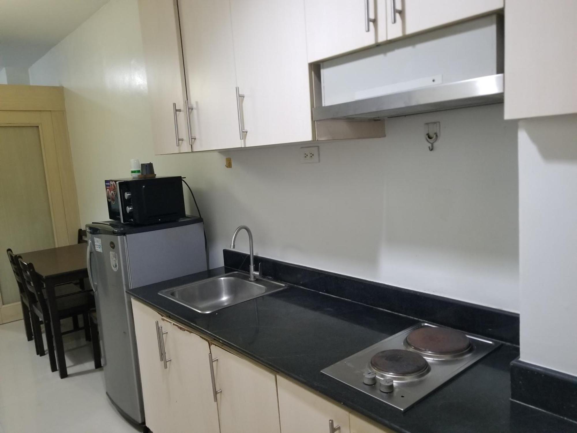 Sea Family Group Affordable Staycation Apartment Manila