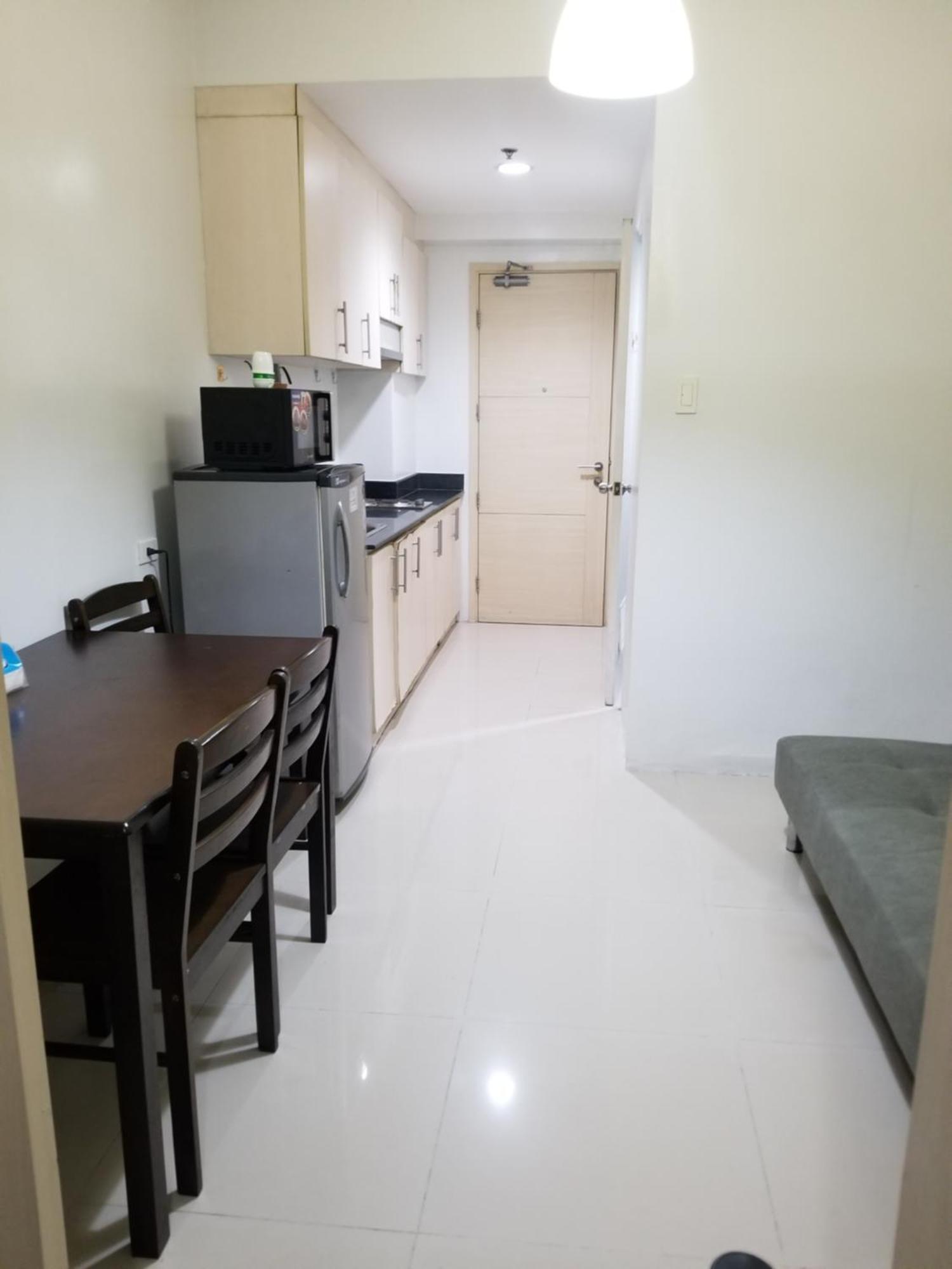 Sea Family Group Affordable Staycation Apartment Manila