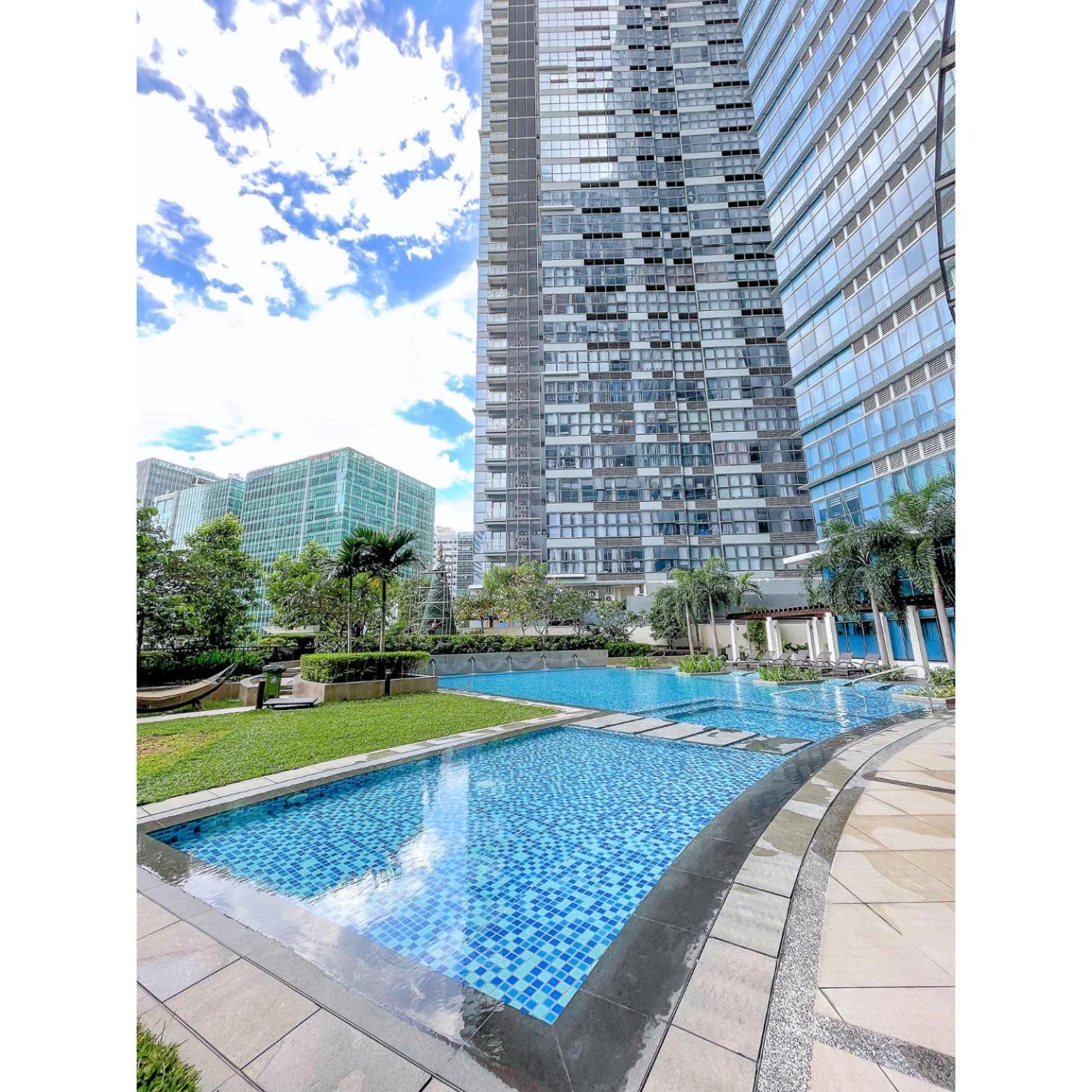 Cozy 1br Uptown Parksuites *