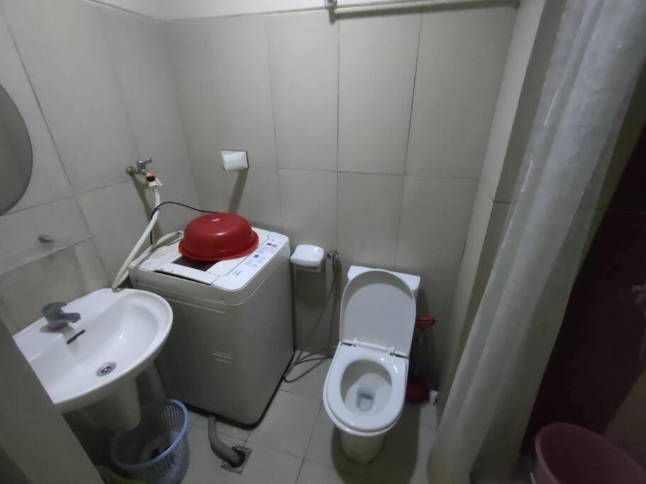 Apartment With Two Single Beds And Balcony Facing View Manila