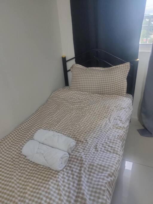 Apartment With Two Single Beds And Balcony Facing View *