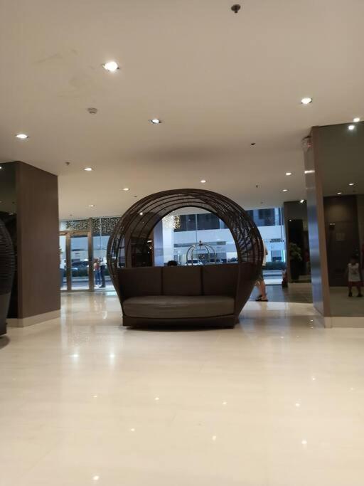 1 Bedroom With Balcony Near Moa * Manila