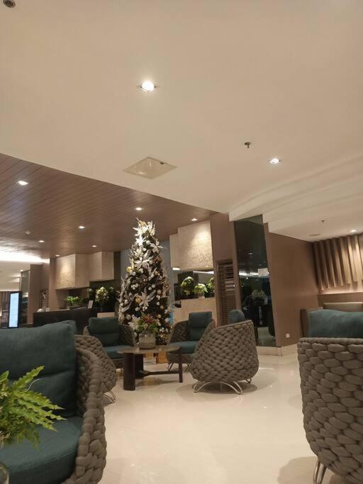 1 Bedroom With Balcony Near Moa *