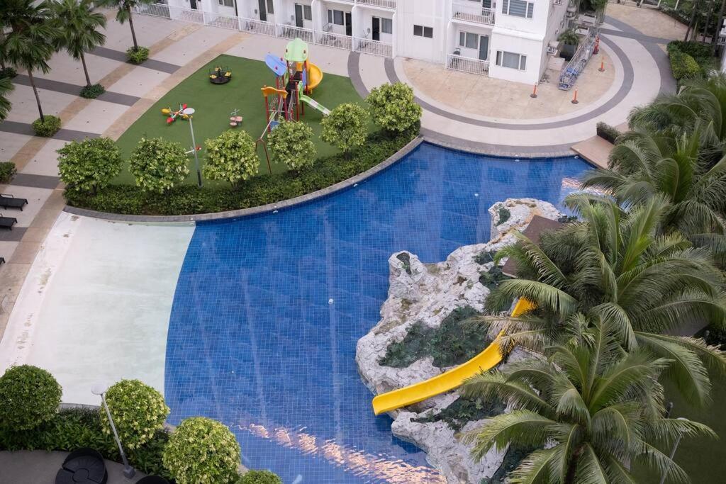 Apartment 1 Bedroom With Balcony Near Moa *