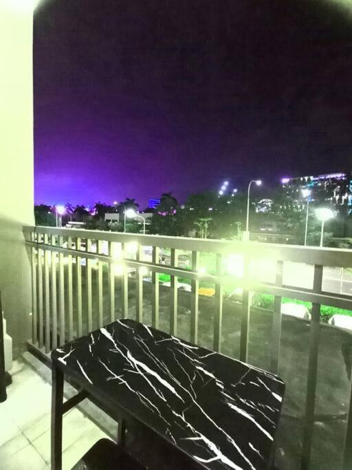 1 Bedroom With Balcony Near Moa * Manila