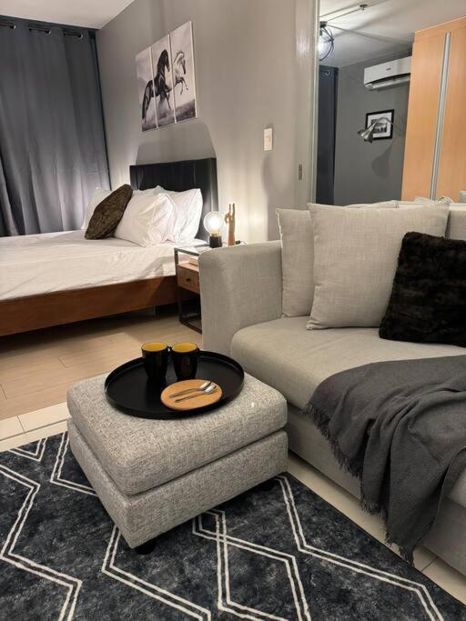 One Uptown Stylish Retro Apartamento *