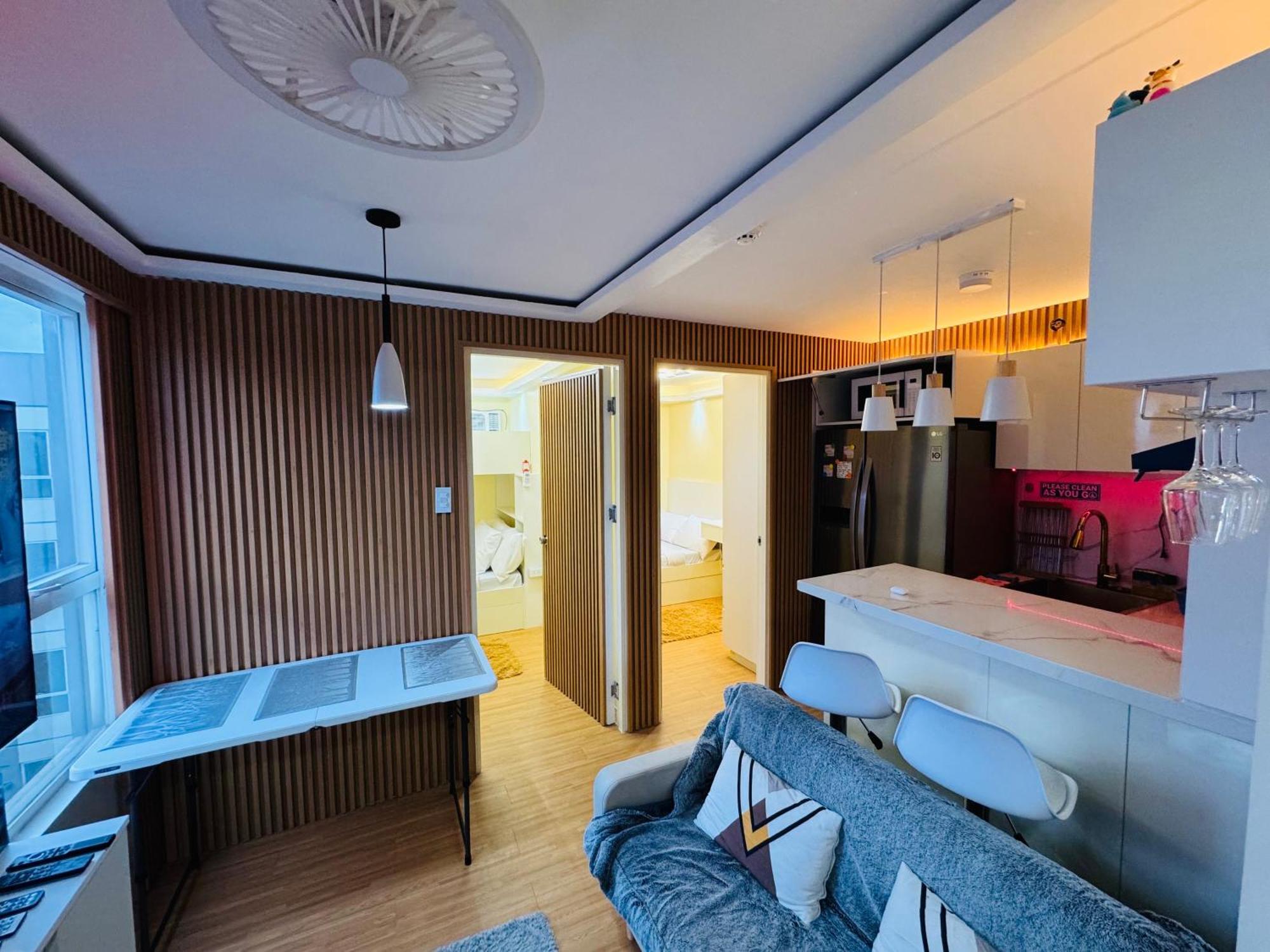 Ferdge's Staycation * Manila