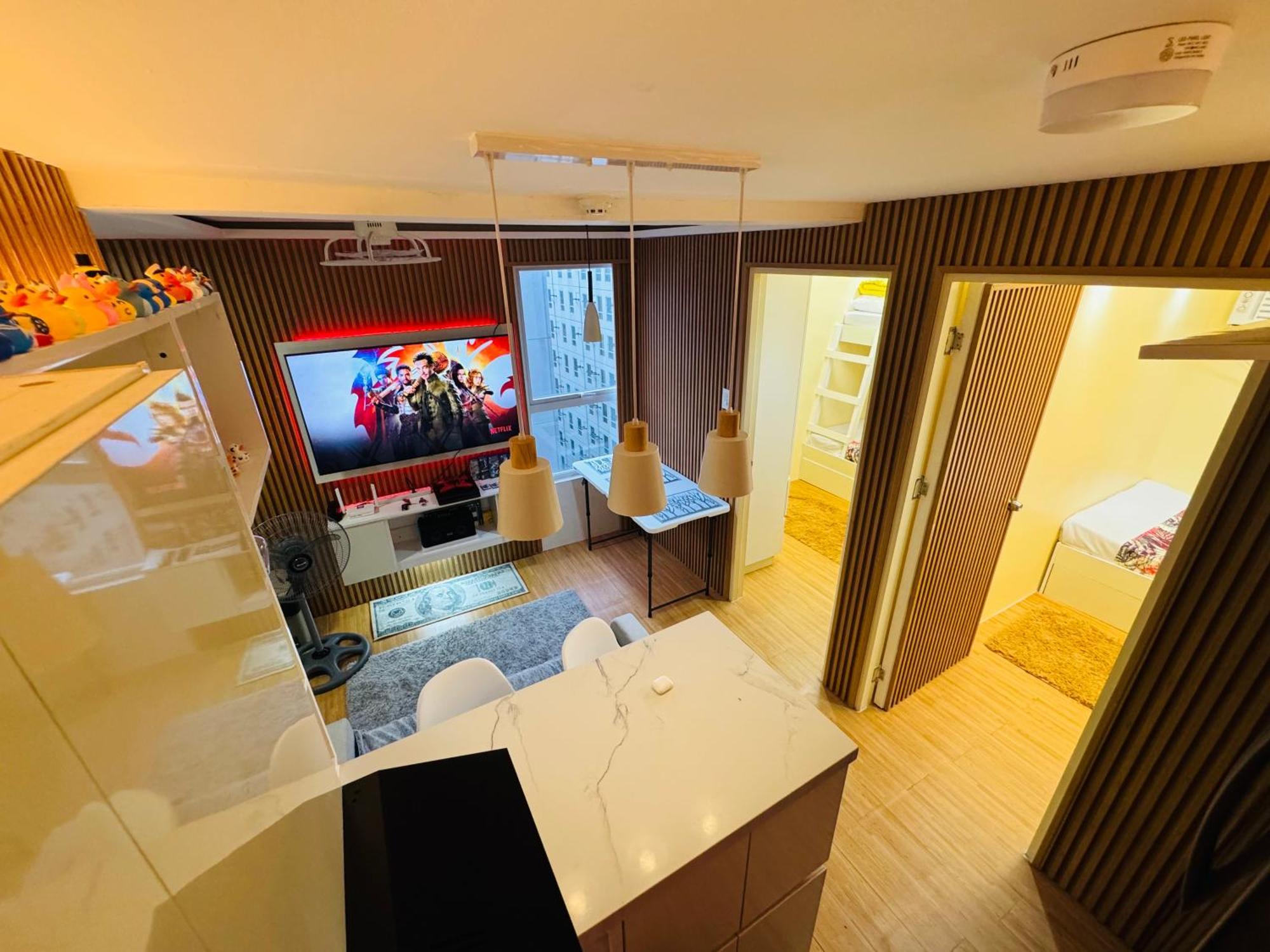 Ferdge's Staycation Apartment *