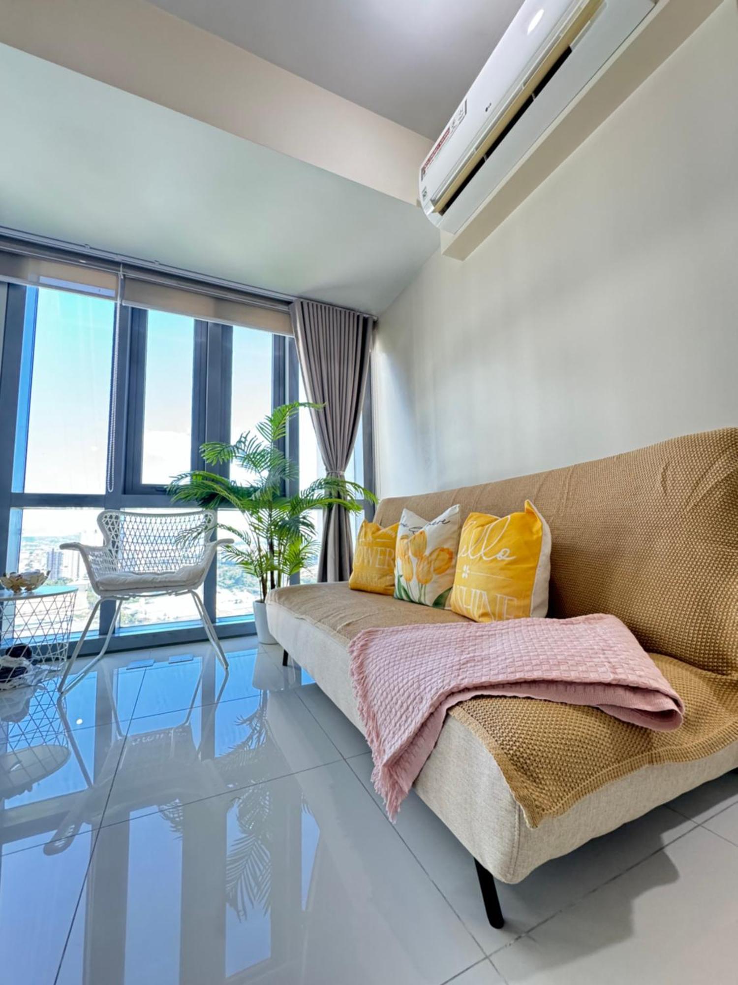 Apartment Eastwood Global Plaza Luxury 1bed With 2 Toilets And Laundry Manila