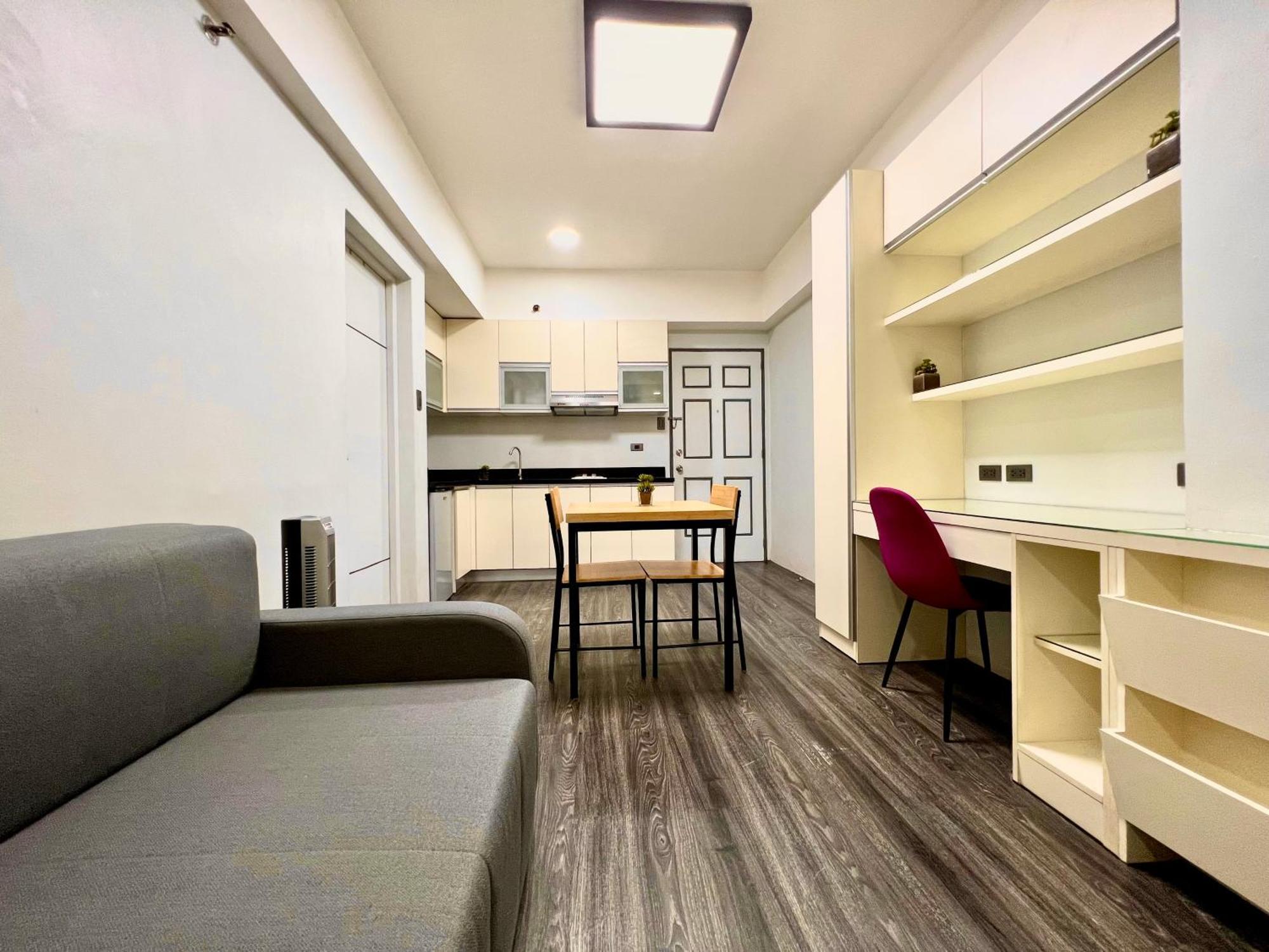 Spacious, Neat & Tidy 1-br With Swimming Pool, Near Malls, Naia Manila