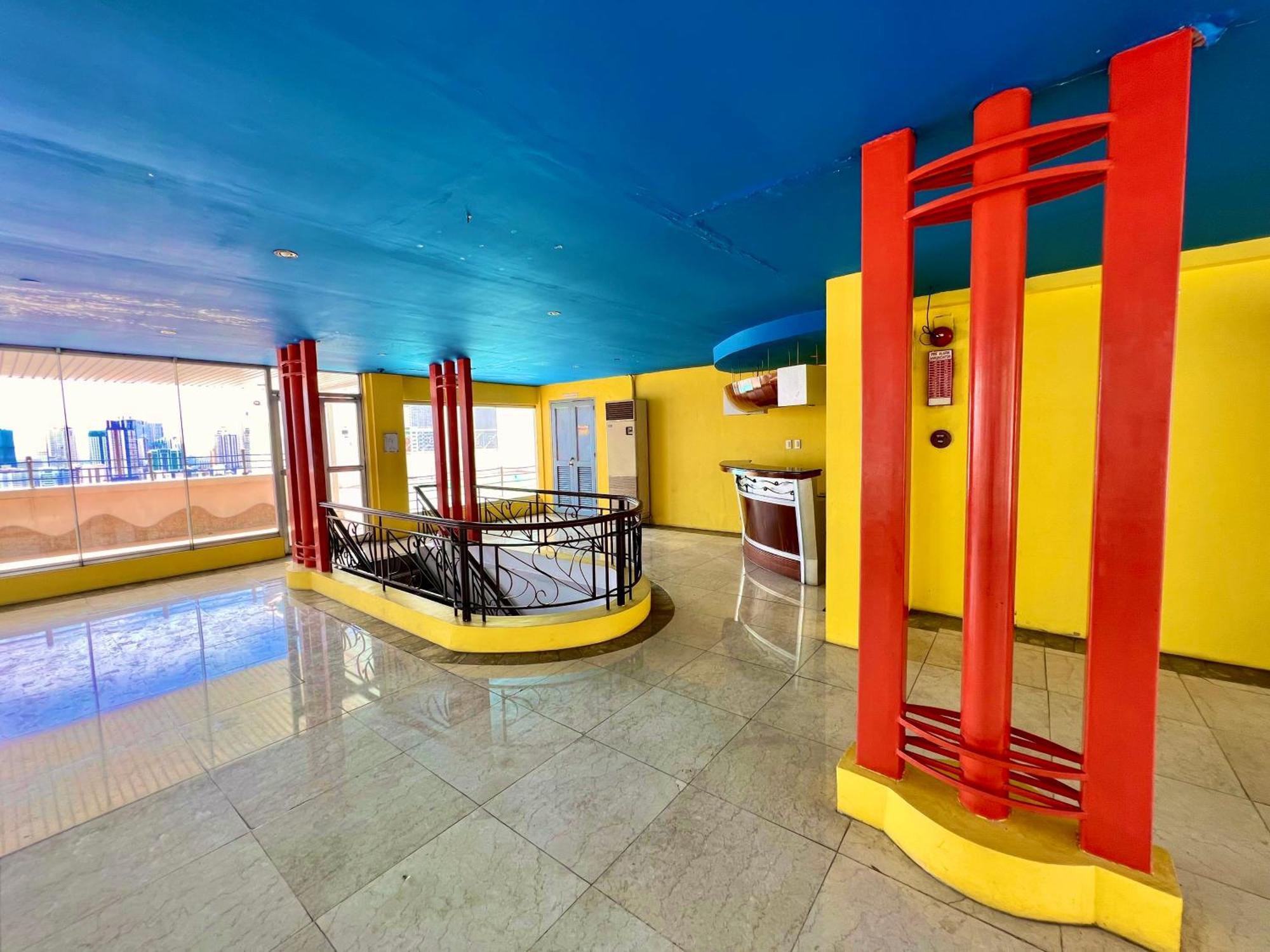 Spacious, Neat & Tidy 1-br With Swimming Pool, Near Malls, Naia * Manila
