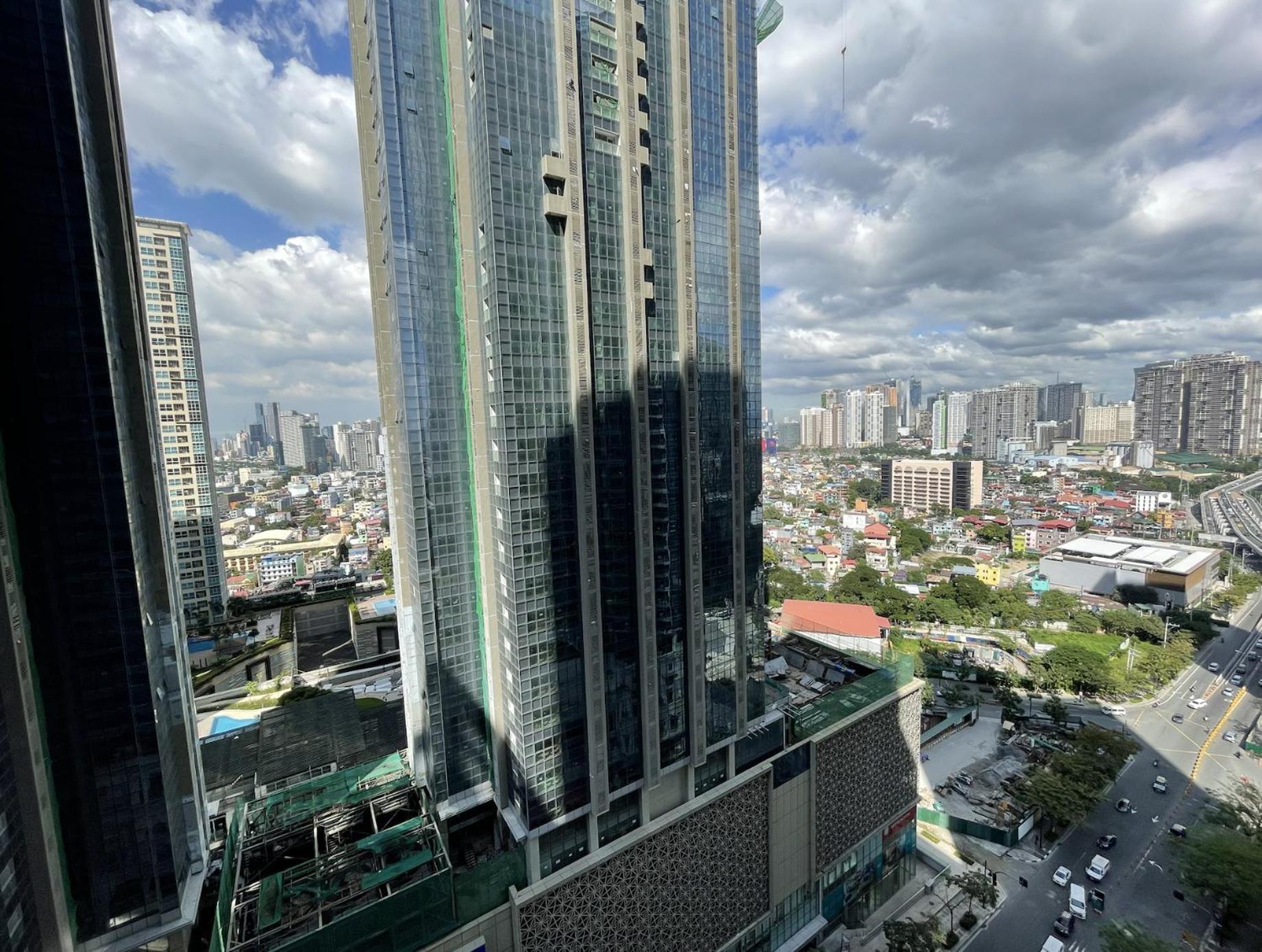 Uptown Parksuites Tower 1 Bgc By Ph Staycation * Manila