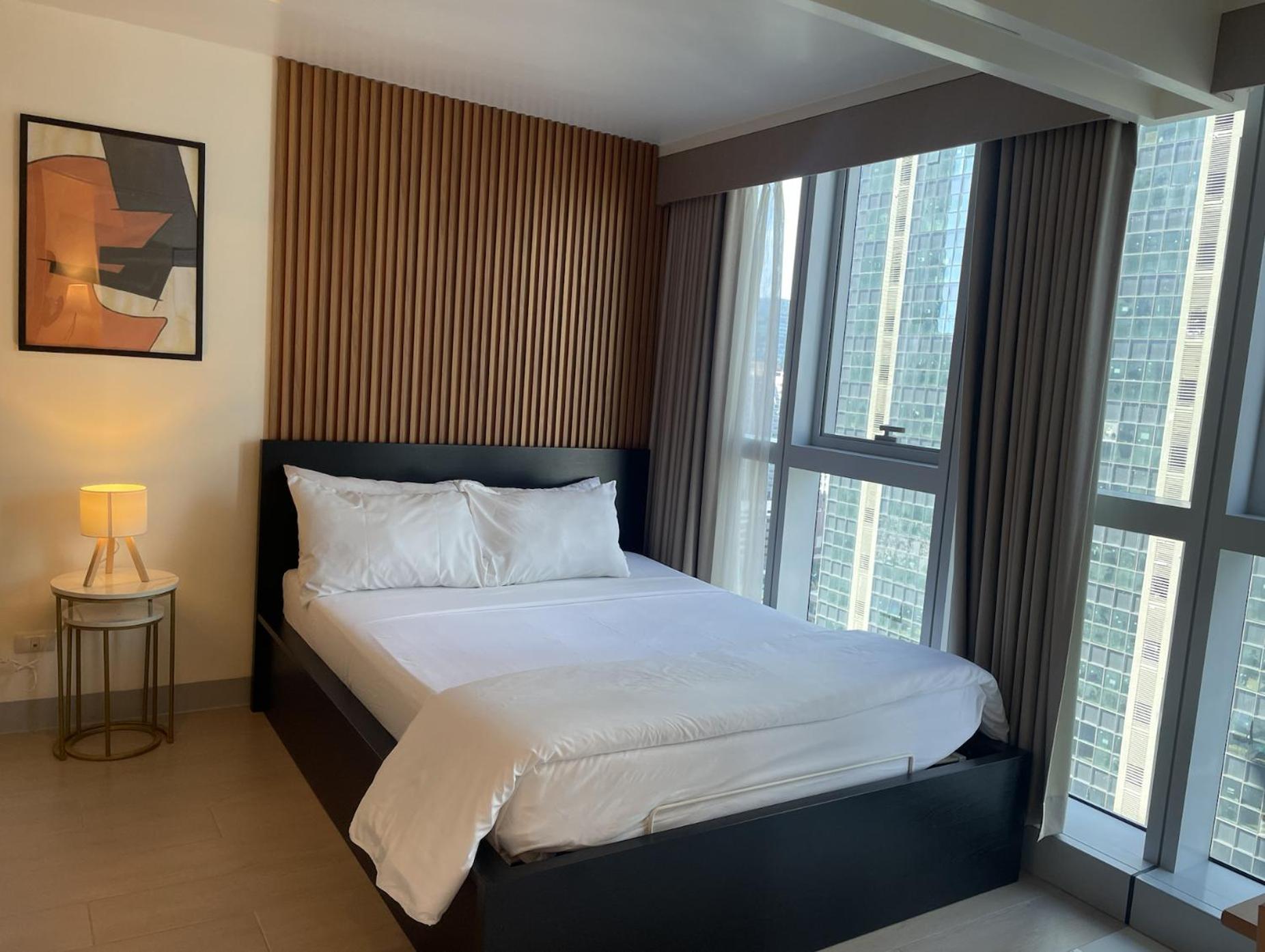 Apartment Uptown Parksuites Tower 1 Bgc By Ph Staycation *