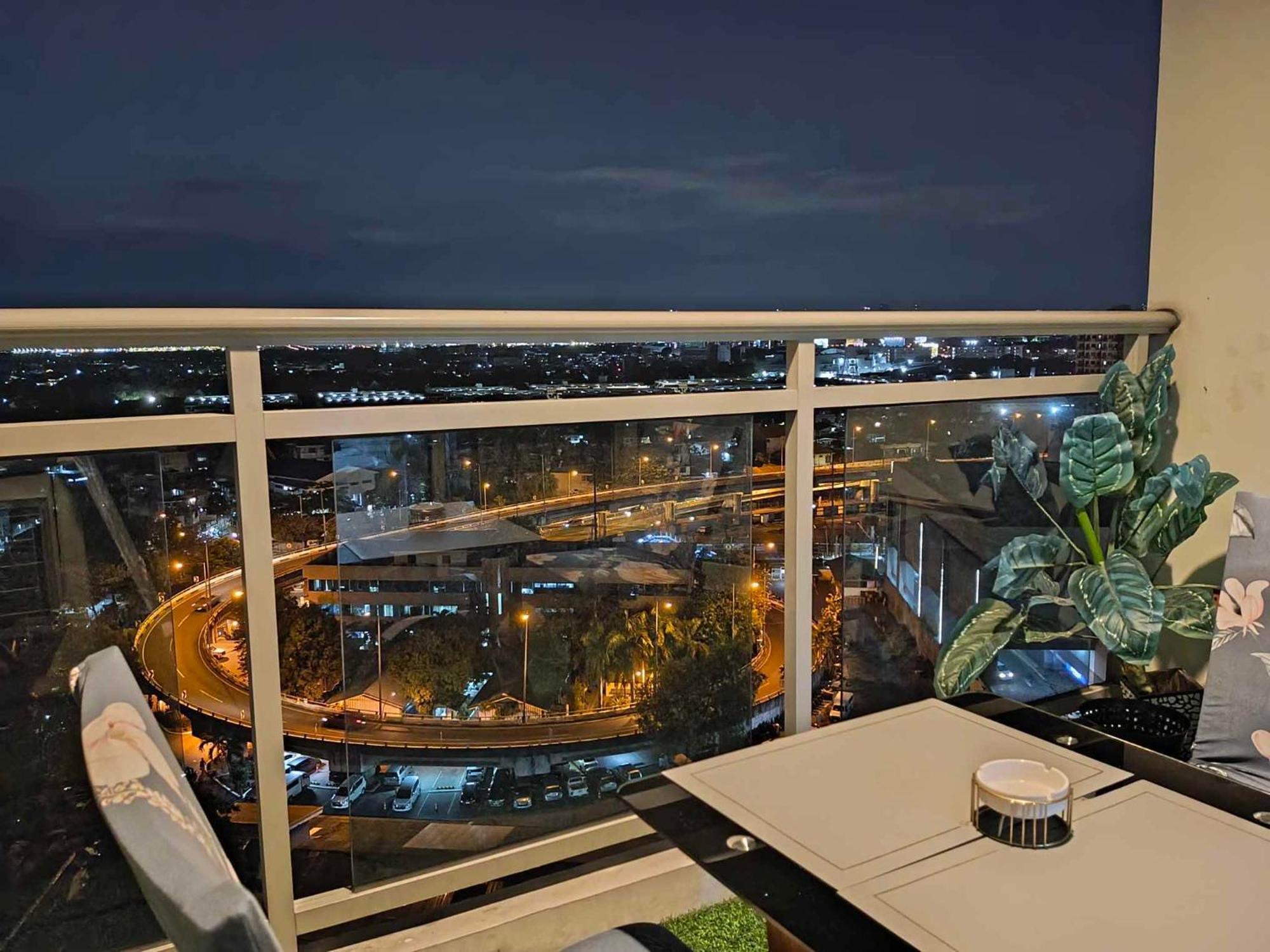 Azure Skyview 1br Netflix Karaoke Ps3 Airport Holiday home Manila