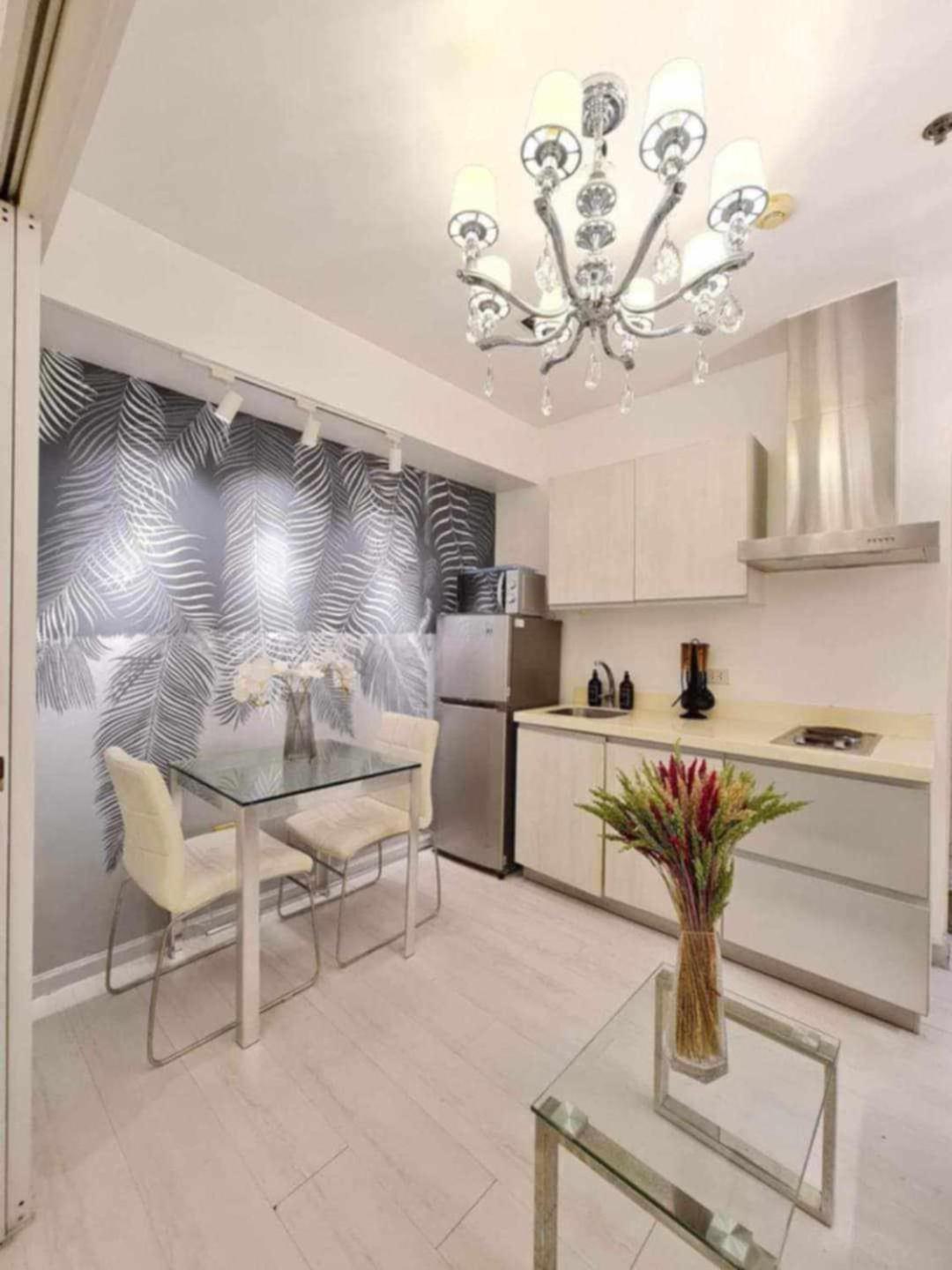 Azure Urban Residences By Lyn Apartment