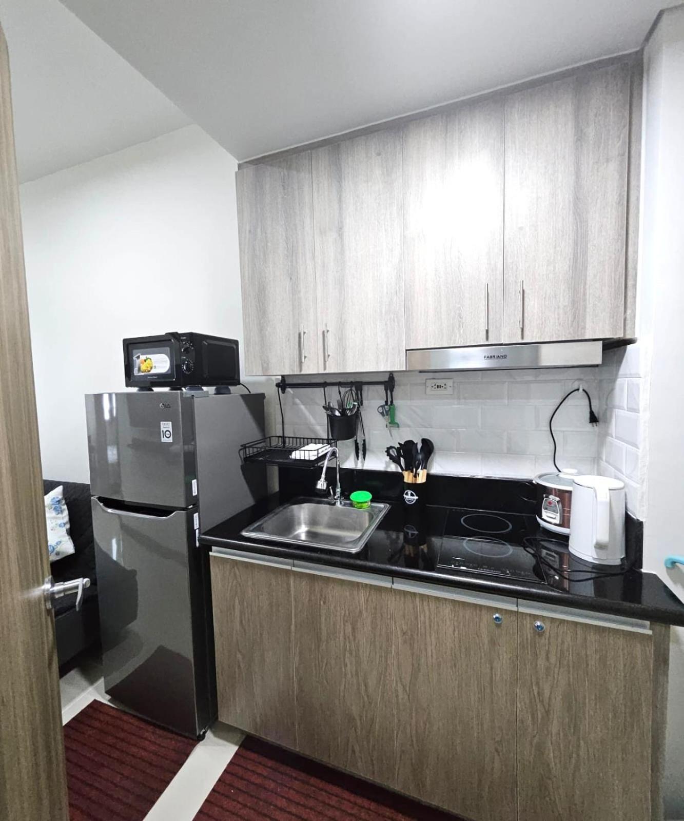 Coast Residences - 1 Bedroom With Balcony Near Picc, Wtc, Star & Moa * Manila