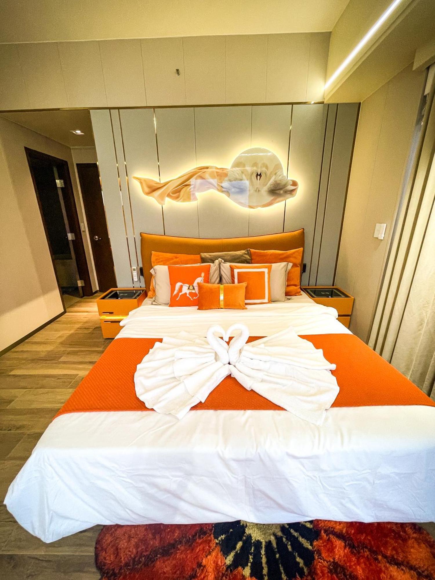 Modern Luxury 4br Bay Beside Okada Apartment Manila