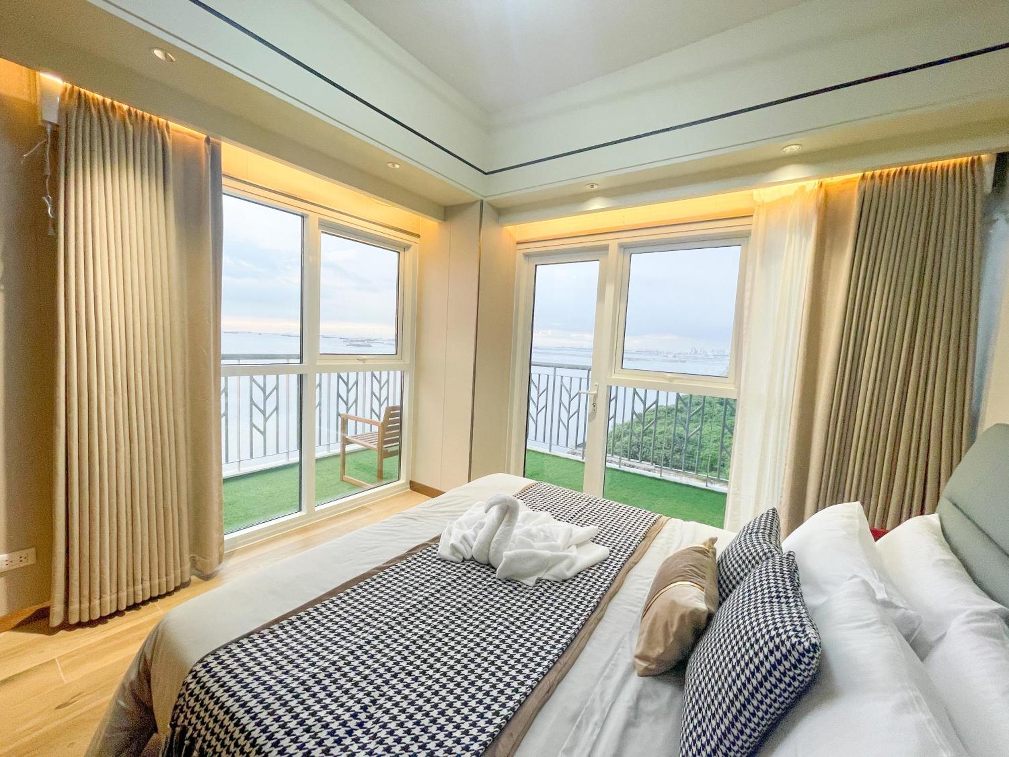 Modern Luxury 4br Bay Beside Okada Apartment Manila