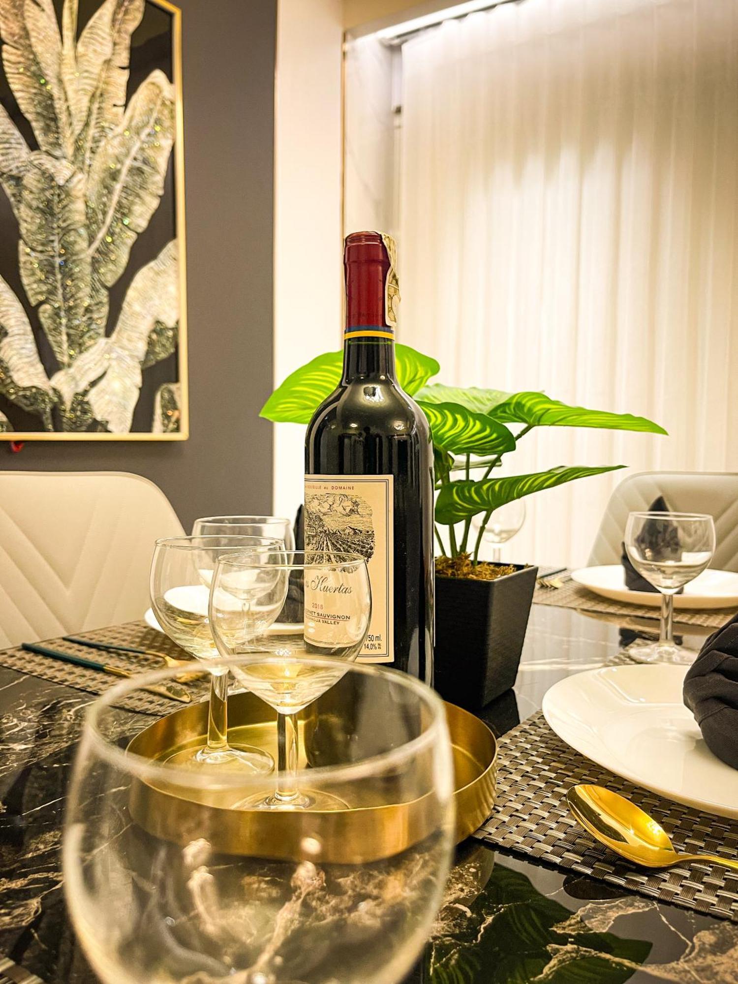 Modern Luxury 4br Bay Beside Okada Apartment Manila