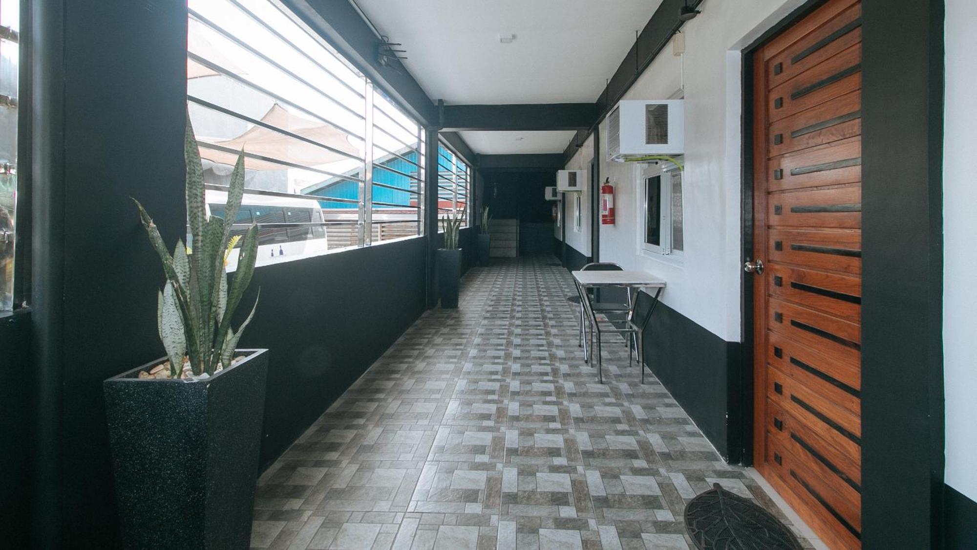 Reddoorz At Walk Apartelle Antipolo Aparthotel *
