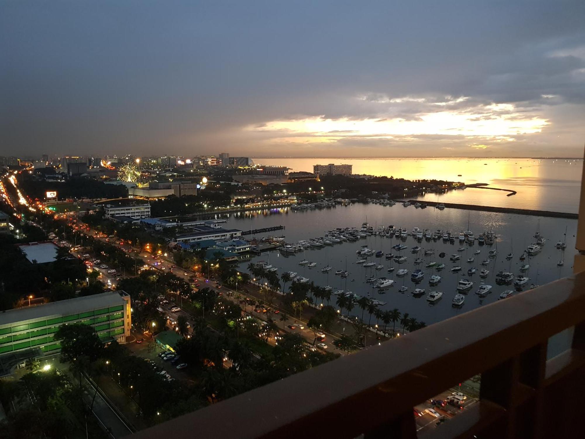 Admiral Baysuites * Manila