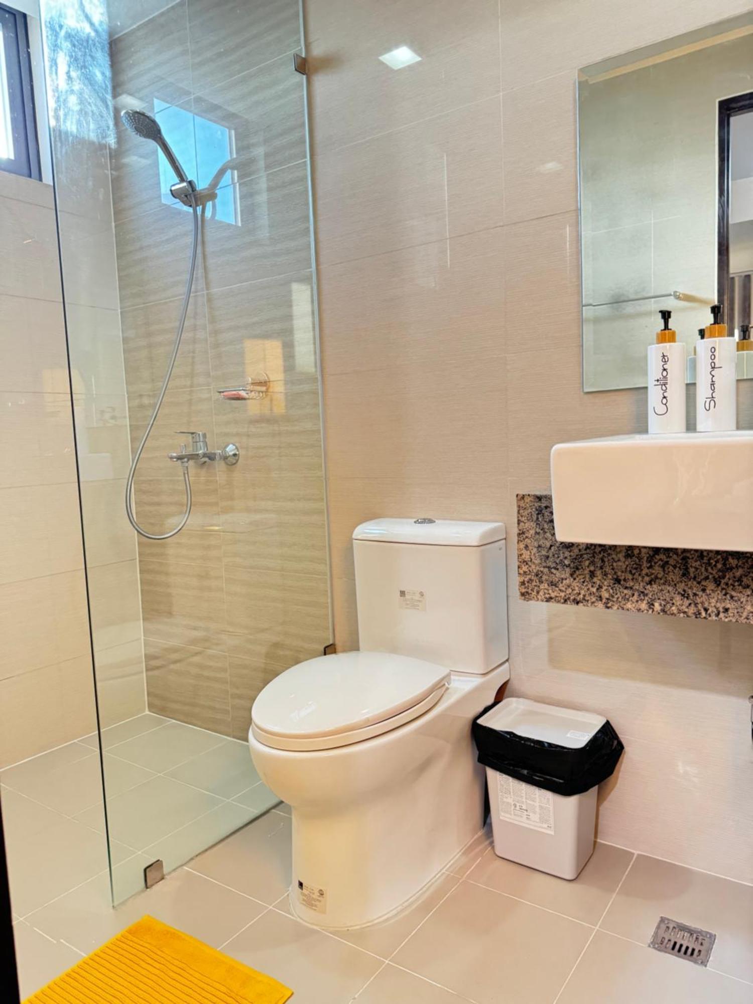 Apartment Eastwood Global Plaza Luxury 1bed With 2 Toilets And Laundry Manila