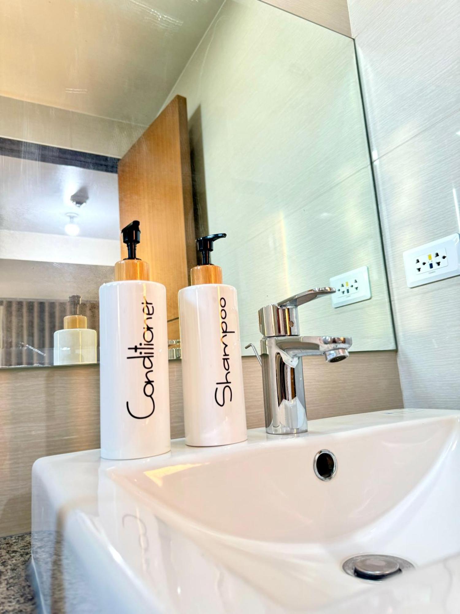 Apartment Eastwood Global Plaza Luxury 1bed With 2 Toilets And Laundry Manila
