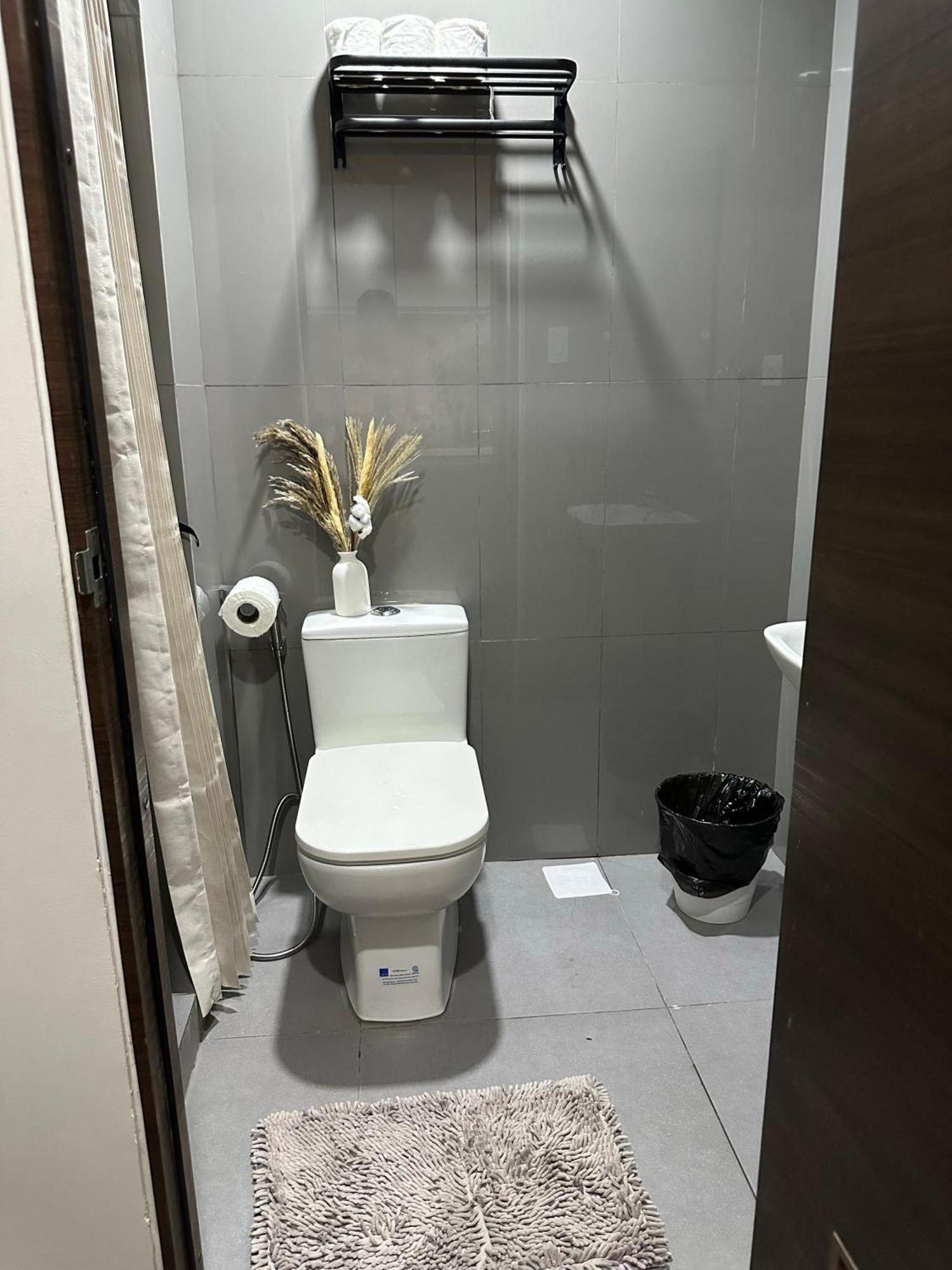 Apartment King-size Bed Makati